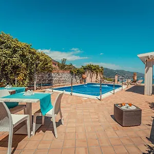 villa-sirami.taorminaitalyhotels.com/